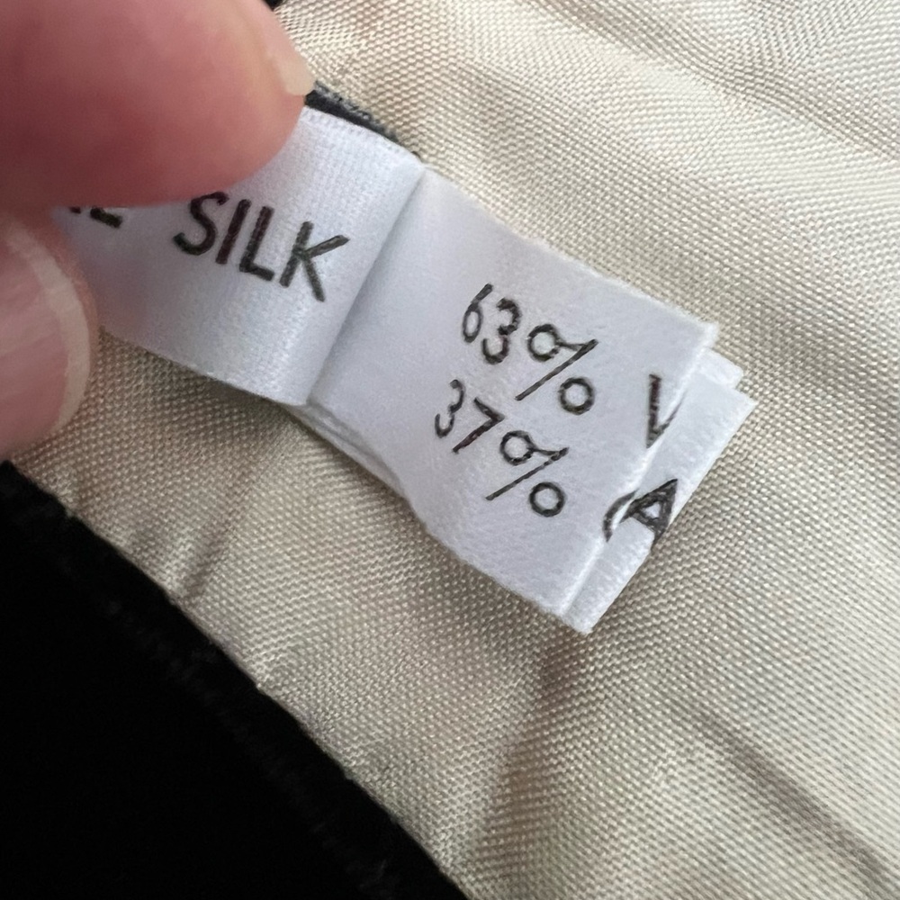 Vintage Burberry Black and Cream Viscose & Silk Shoulder Wrap Scarf 17x74” - Picture 6 of 13